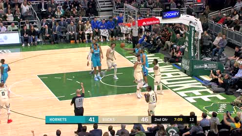 【NBA集錦】比永博早已不知所措 字母哥強(qiáng)硬上籃2+1收入囊中