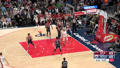 【NBA集锦】巴特勒送出空接妙传 阿德巴约一挑四篮下强起暴扣