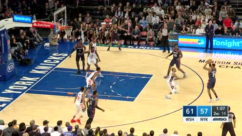 【NBA集锦】比尔拜佛突破换手上篮命中 巴雷特外线三分稳住局势