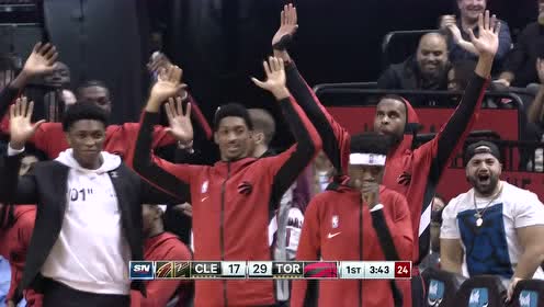 【NBA集錦】西亞卡姆斷球送直塞  阿努諾比跟進起飛騰空炸扣虐筐
