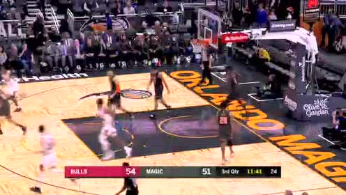 【NBA集锦】萨托兰斯基手起刀落 底角三分冷血命中