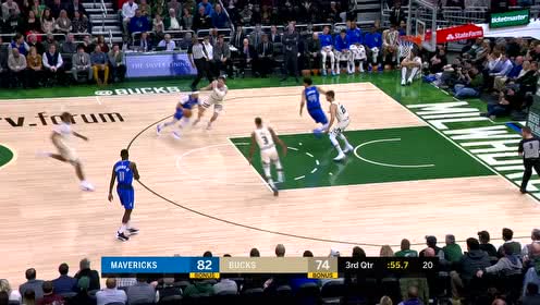 【NBA集锦】华丽传球叶底穿花 库里击地连线怀特反篮得手