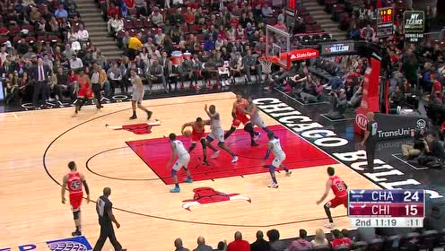【NBA集锦】瞬间变成炫技大舞台 赛迪斯杨旋转起跳抛投稳中