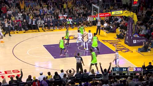 【NBA集锦】视野如大海一样宽阔 詹姆斯妙传卡鲁索三分一箭穿心