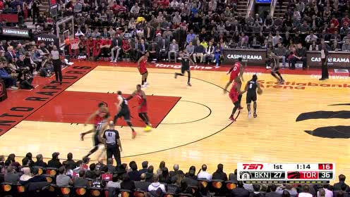 【NBA集锦】坦普尔接过小乔丹击地 迎着防守闪躲上篮