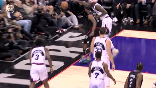 【NBA集锦】哈克莱斯想强起出手 惨遭阿奴诺比身后血帽扇飞