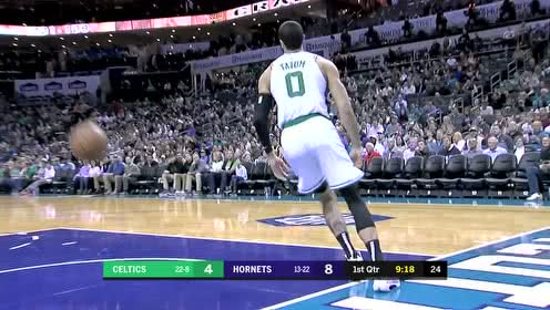 【NBA集锦】攻防一体!塔图姆抢断反击一条龙折叠暴扣
