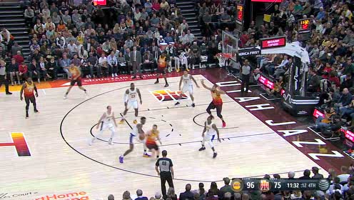 【NBA集錦】朗多助攻詹姆斯雙手虐筐 霍華德化身快樂的小魔獸
