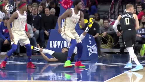 【NBA集錦】盡顯暴力美學 字母哥籃下吃餅怒扣得手