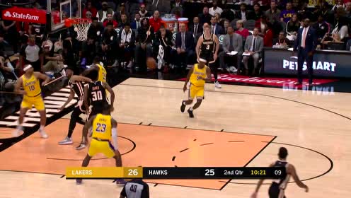 【NBA集锦】霍华德再送血帽 詹姆斯油漆区爆裂起飞嚣张炸扣