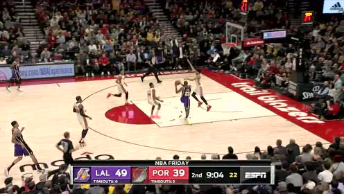 【NBA集錦】詹姆斯上籃摔出隊(duì)友紛紛上前拉起 伸舌頭裝死這一幕笑暈