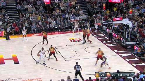 【NBA集錦】小碎步走起來 詹姆斯底角突破拋投打進一氣呵成