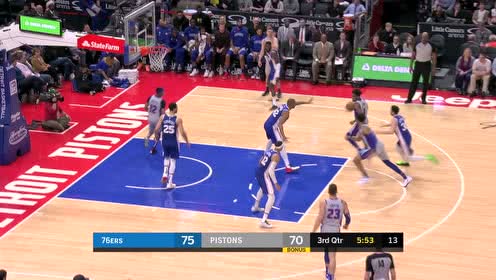 【NBA集锦】加洛韦借掩护下顺送妙传 伍德空中漫步细腻上篮