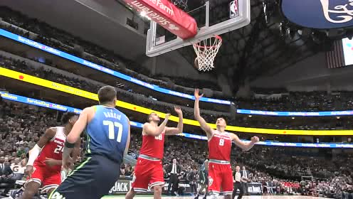 【NBA集錦】東契奇被犯規(guī)沒(méi)哨申訴裁判反吃一T 小表情委屈極了