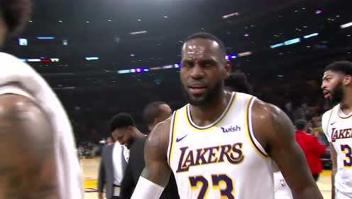 【NBA集錦】詹姆斯倒地拼搶場(chǎng)面堪稱橄欖球 朗多神奇助攻皇帝準(zhǔn)壓哨上籃