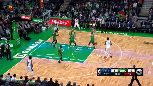 【NBA集锦】西蒙斯传球失误沃克抓住反击 大步流星倚着大帝打进2分