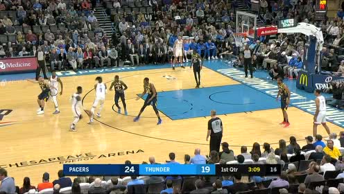 【NBA集锦】施罗德轻松上篮得手 霍勒迪反击怒扣强势回应