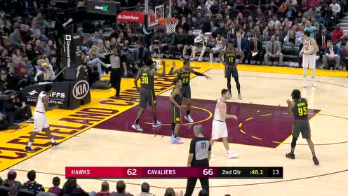 【NBA集锦】让你感受下绝望!斯克斯顿欲暴扣琼斯追身血帽不容造次