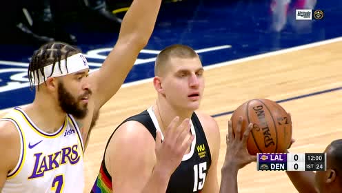 【NBA集錦】這次跳發(fā)球笑尿了 裁判指導約基奇麥基跳球守規(guī)矩