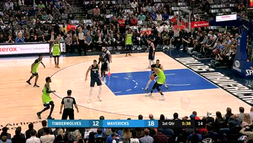 【NBA集锦】鲍威尔摘前场篮板补篮得手 唐斯立刻背打给其上课