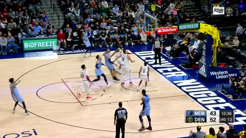 【NBA集锦】这臂展真恐怖 瓦兰迎面弹簧起跳隔人抛投打进