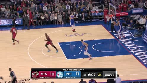 【NBA集锦】传球非常自信 巴特勒飞饼毫厘之间越过防守队友暴扣终结