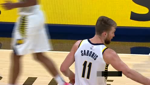 【NBA集锦】布罗格登加速突破无视防守上篮弹筐 小萨人群中弹起补篮得手