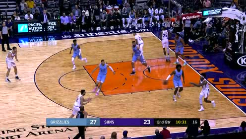 【NBA集锦】手感就是这么烫 卡明斯基手起刀落三分空心入网
