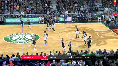 【NBA集錦】加速啟動(dòng)坦克沖刺到禁區(qū) 字母哥硬上挑進(jìn)2+1打進(jìn)