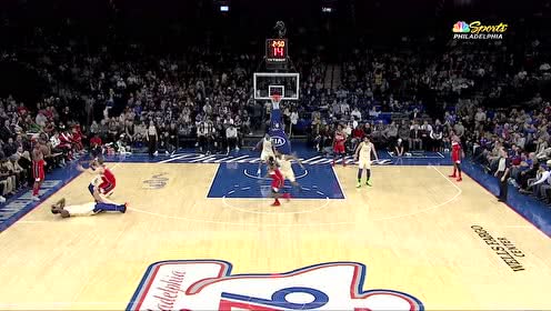 【NBA集锦】腿长也是我的错 恩比德摔倒绊对手被吹无球犯规