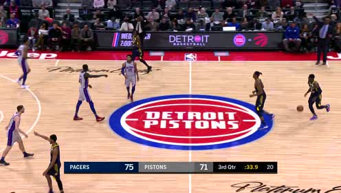 【NBA集锦】王牌猎人嗅觉敏锐 伍德弧顶三分手起刀落射停活塞