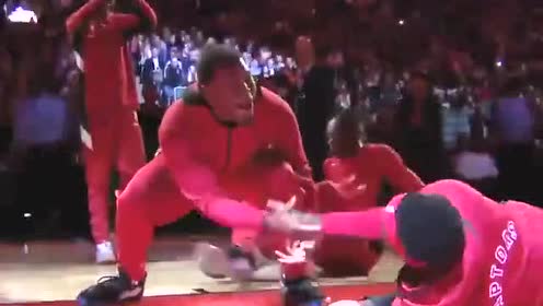 【NBA集錦】洛瑞拇指骨折后復(fù)出 首發(fā)出戰(zhàn)隊友這樣歡迎