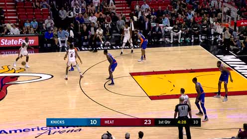 【NBA集锦】巴特勒外线抬手三分杀人诛心 罗宾逊空接补扣霸道反击