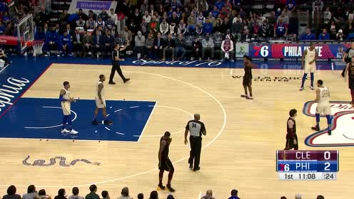 【NBA集錦】開場暴扣先聲奪人 西蒙斯搶斷后左手掄扣