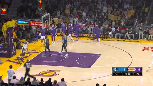 【NBA集錦】開(kāi)場(chǎng)獻(xiàn)上炸裂演出 詹姆斯搶斷鉑金完成滑翔暴扣