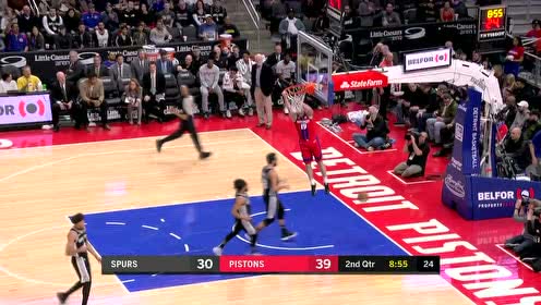 【NBA集锦】罗斯双手拦网抢断送助攻 米凯卢克反击完成双手暴扣