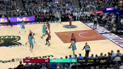 【NBA集锦】希尔眼观六路送妙传 瓦兰丘纳斯拍马赶到双手挂筐