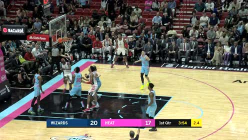 【NBA集锦】肱二头肌秀起来!比尔长驱直入高难度拉杆上篮得手