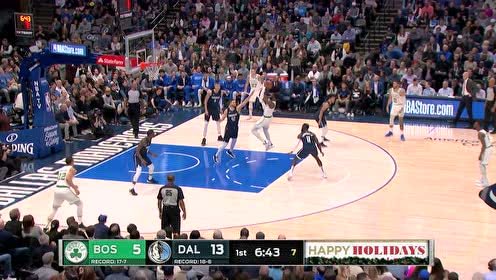 【NBA集錦】肉眼可見的肌肉碰撞 杰倫老師強對抗后中距離跳投穩(wěn)穩(wěn)命中