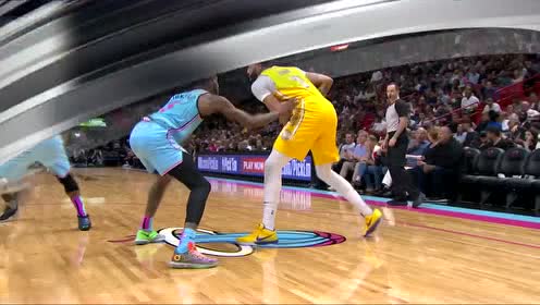【NBA集錦】動作就是如此飄逸 濃眉旋轉(zhuǎn)補躍起輕松補扣