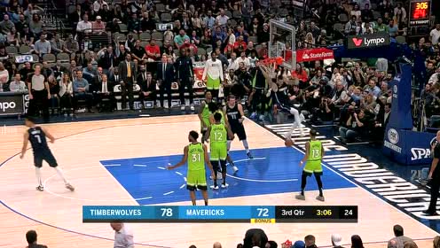 【NBA集锦】从三分线外冲向篮筐 波尔津吉斯飞身补篮暴扣！