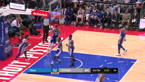 【NBA集锦】西蒙斯＆哈里斯互送空接长传 西帝转身脑后上篮太秀了
