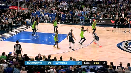 【NBA集锦】三威胁虚晃直接突破 小库里行云流水上篮取分