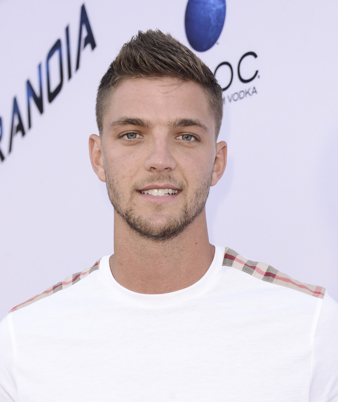 据美国媒体《variety》记者mark david报道,老鹰球员钱德勒-帕森斯