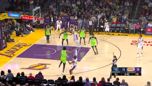 【NBA集锦】内外都开了! 詹姆斯撤步三分投篮命中
