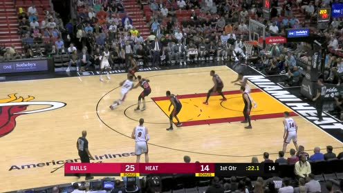 【NBA集锦】直接强突禁区!巴特勒撤步后仰稳稳命中