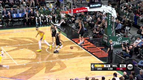 【NBA集錦】又完成一記里程碑！詹姆斯助攻濃眉總助攻數(shù)升至歷史第九
