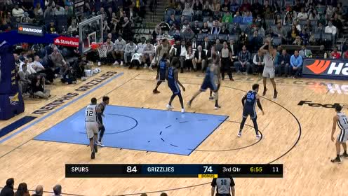 【NBA集锦】莫兰特反击连线瓦兰丘纳斯双手暴扣 随后自己突破挂筐重扣