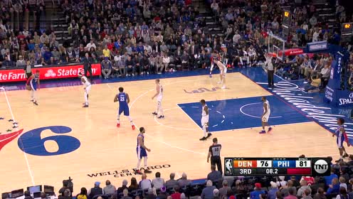 【NBA集錦】直接扇到觀眾席了！克雷格殘暴血帽羞辱哈里斯