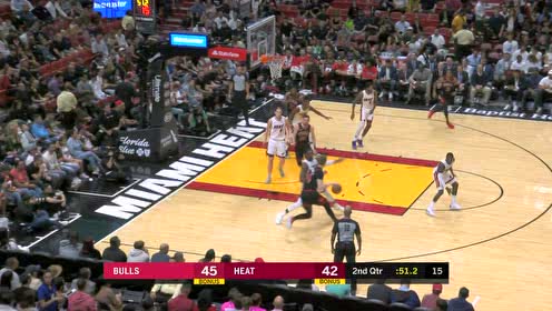 【NBA集锦】拉文蛇形突破单臂滑翔劈扣 巴特勒追着打顶开防守打板命中
